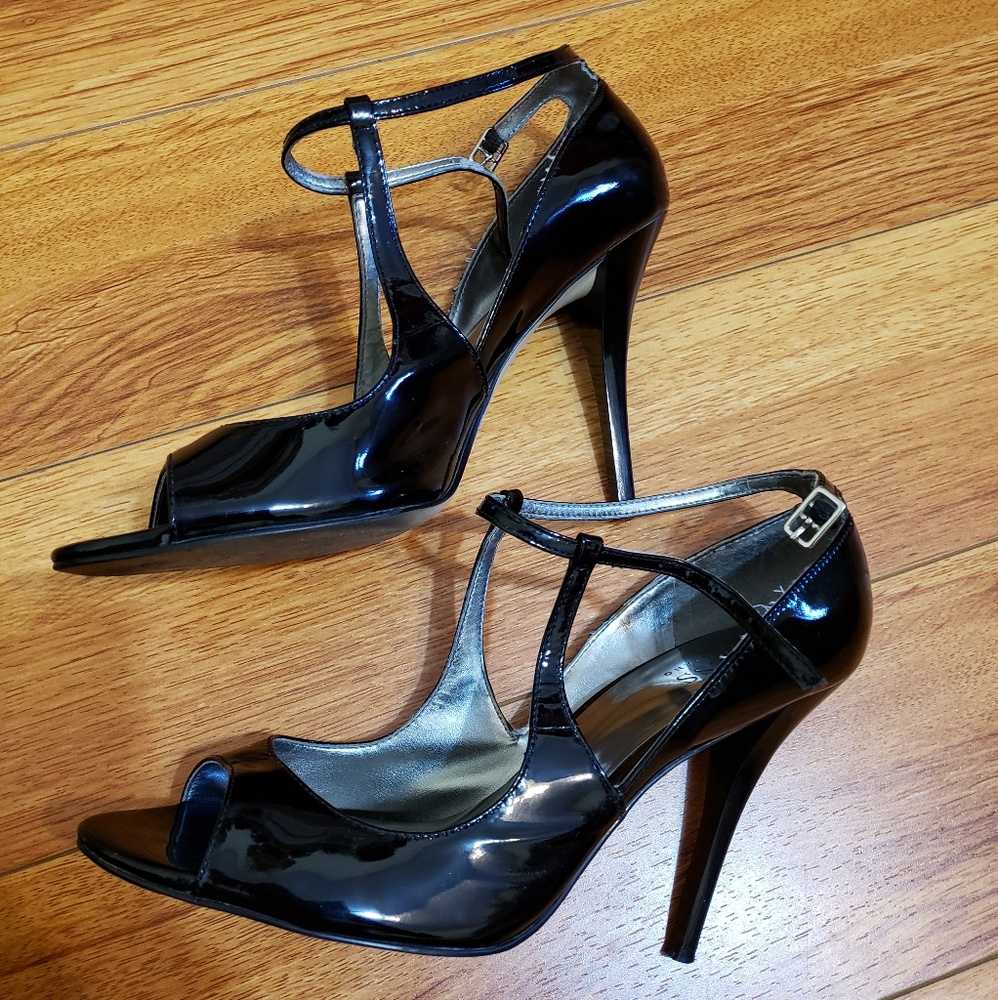 Guess shiny black heels
